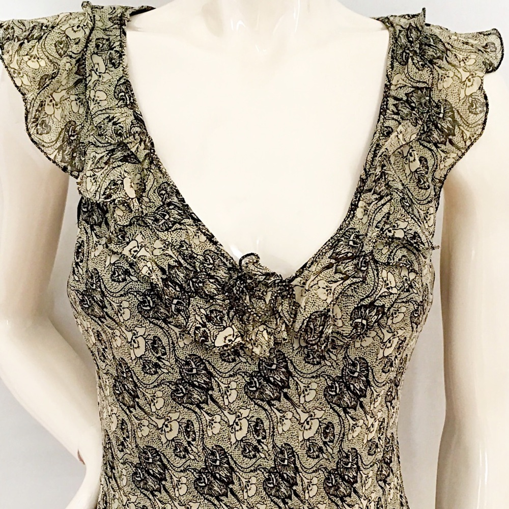 Sleeveless blouse